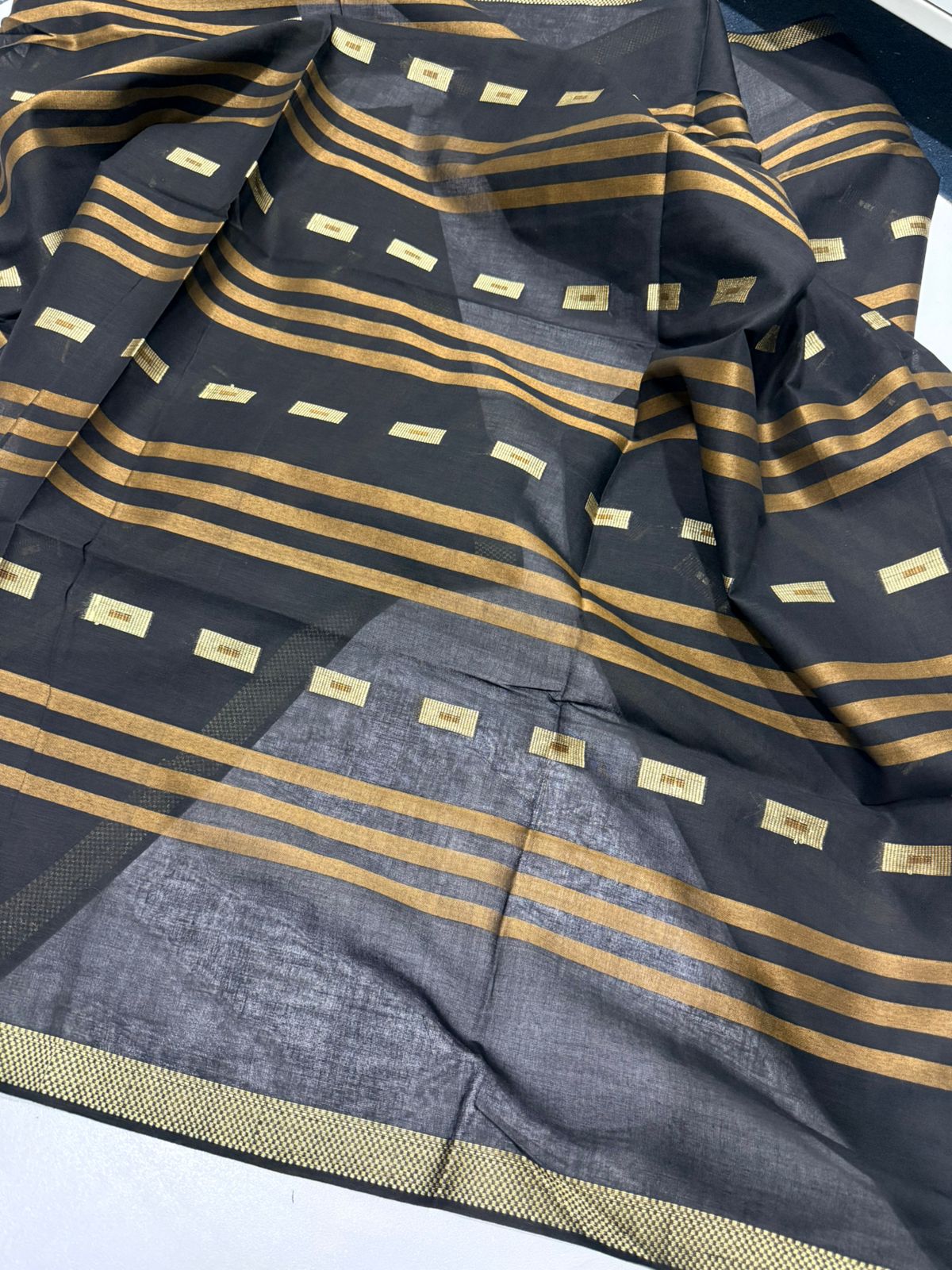PURE LAWN GOLDEN LINE BORDER JAQUARD TARKASHI SHAWL