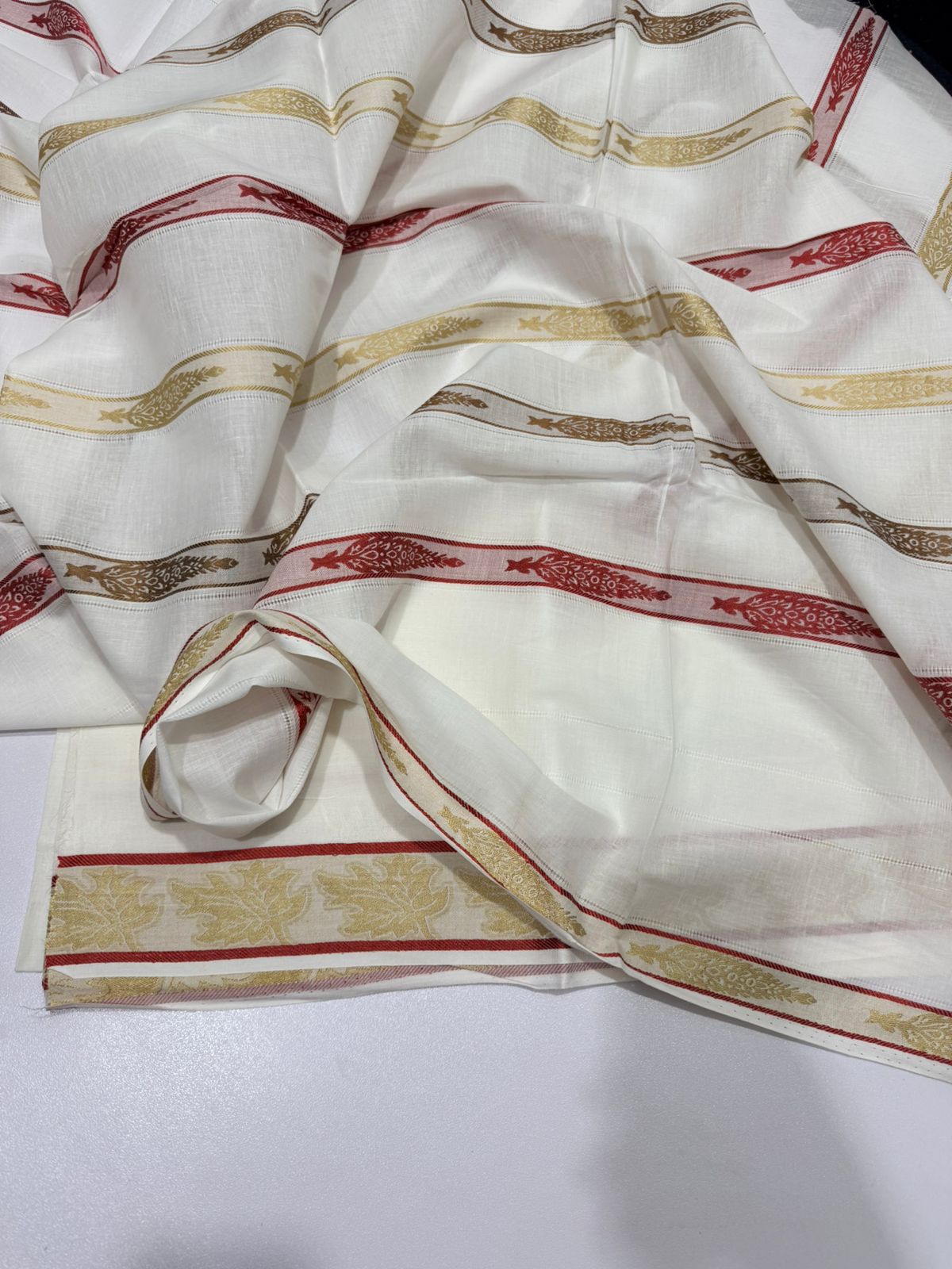 PURE LAWN GOLDEN LINE BORDER JAQUARD TARKASHI SHAWL