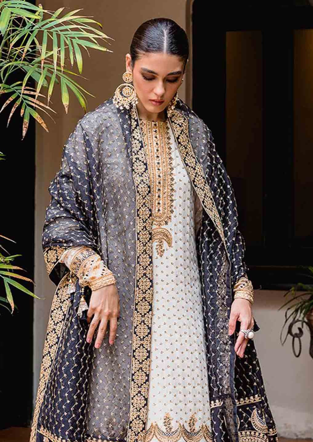 Pearl White Heavy Embroidered 3Pc sp005