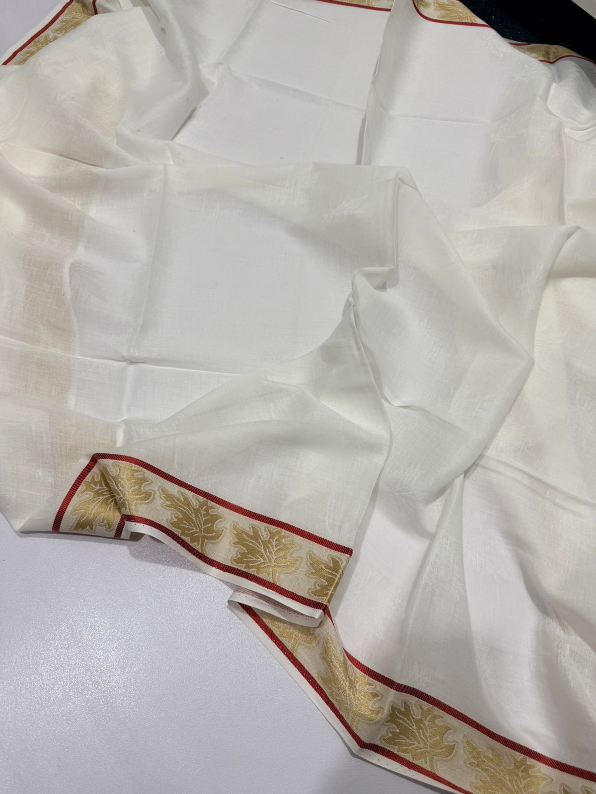 PURE LAWN GOLDEN LINE BORDER JAQUARD TARKASHI SHAWL