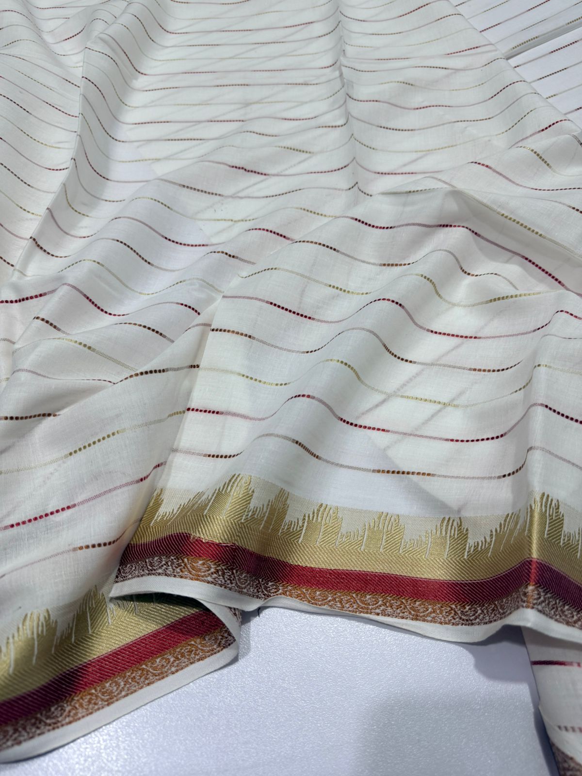 PURE LAWN GOLDEN LINE BORDER JAQUARD TARKASHI SHAWL