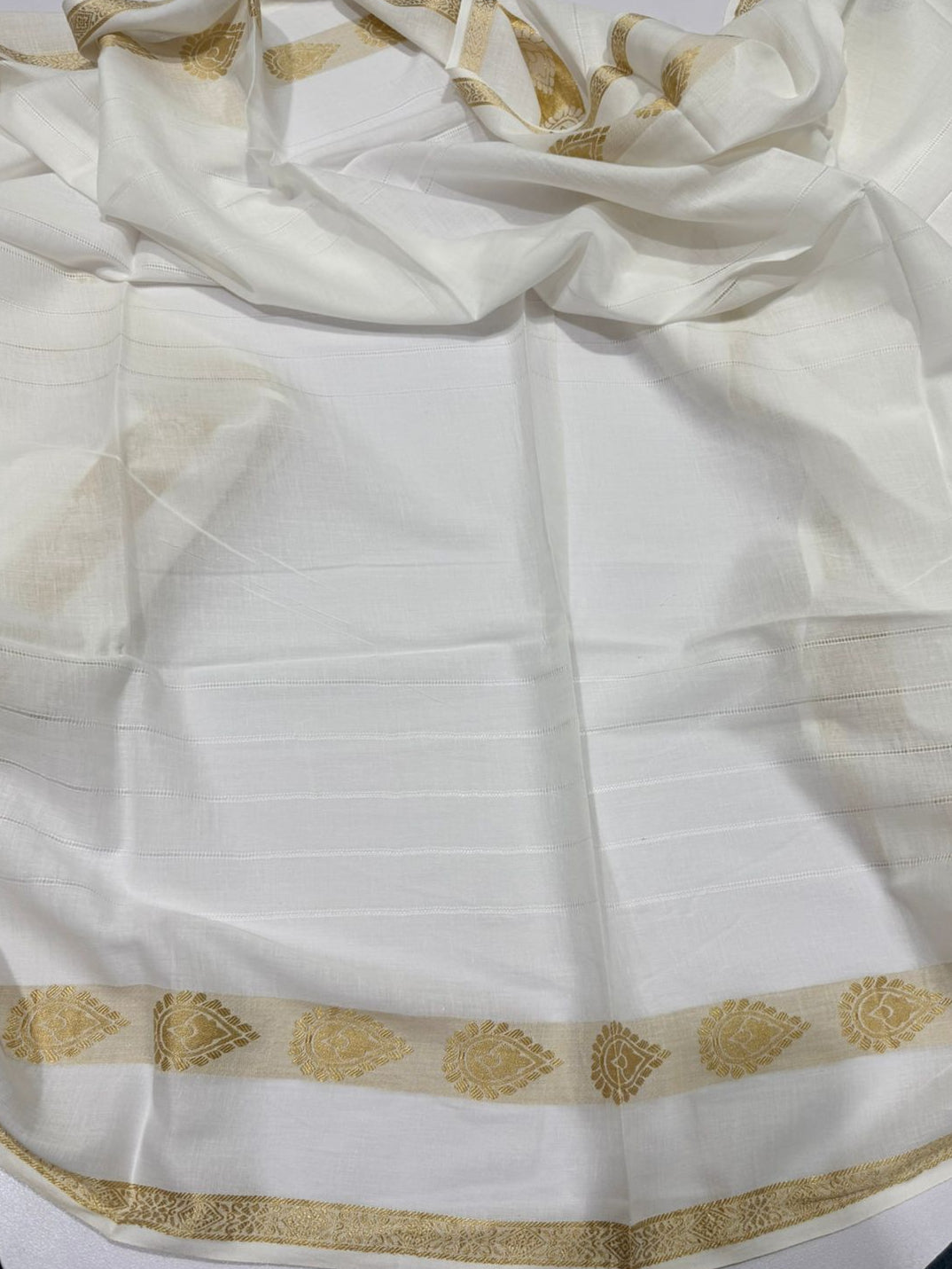 PURE LAWN GOLDEN LINE BORDER JAQUARD TARKASHI SHAWL